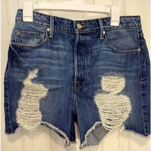 • GOOD AMERICAN • SHORTS • DISTRESSED DENIM • SIZE 4/27 •